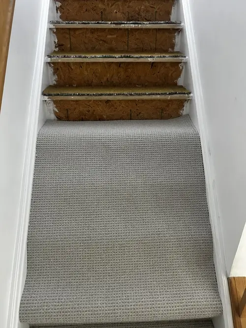 Loose carpet on staircase in Huron Heights, London, Ontario before professional carpet installation